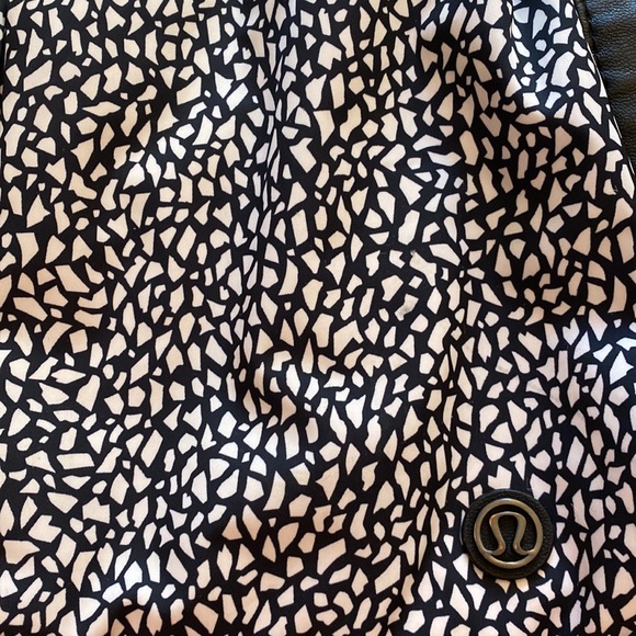 RARE HTF Pristine Lululemon Free To Be Bag in Miss Mosaic - Picture 7 of 15
